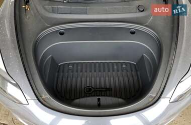 Седан Tesla Model 3 2023 в 