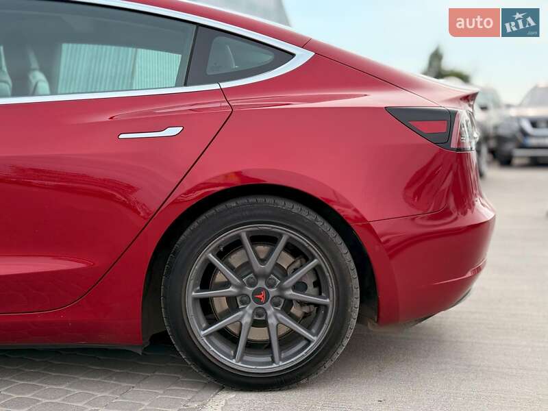 Седан Tesla Model 3 2019 в Львові