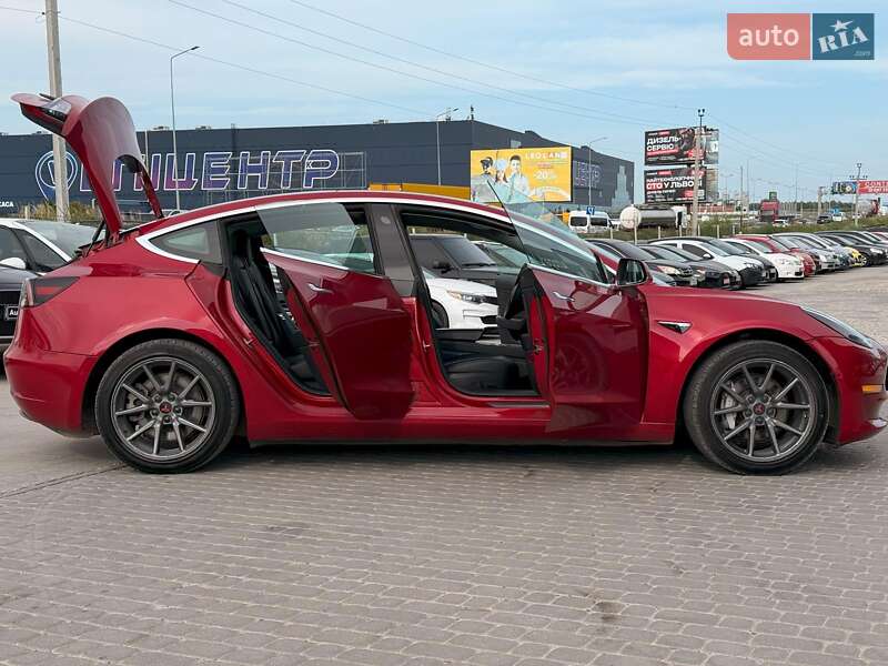 Седан Tesla Model 3 2019 в Львові