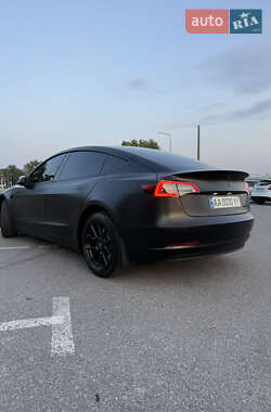 Седан Tesla Model 3 2022 в 