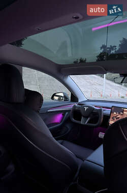 Седан Tesla Model 3 2022 в 