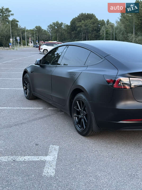 Седан Tesla Model 3 2022 в Києві