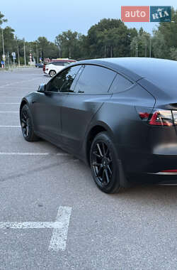 Седан Tesla Model 3 2022 в 