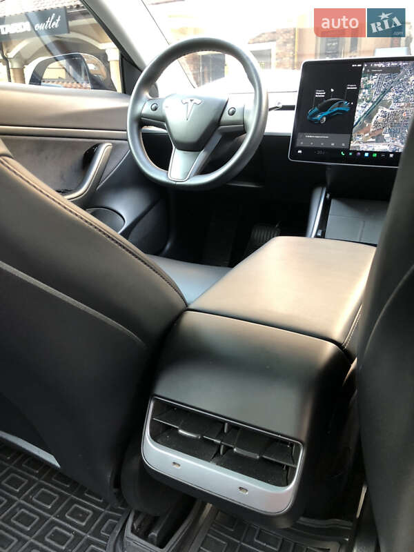 Седан Tesla Model 3 2020 в Киеве