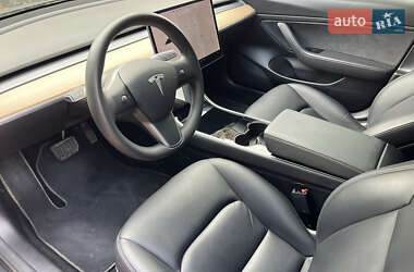 Седан Tesla Model 3 2020 в 