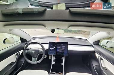 Седан Tesla Model 3 2020 в 