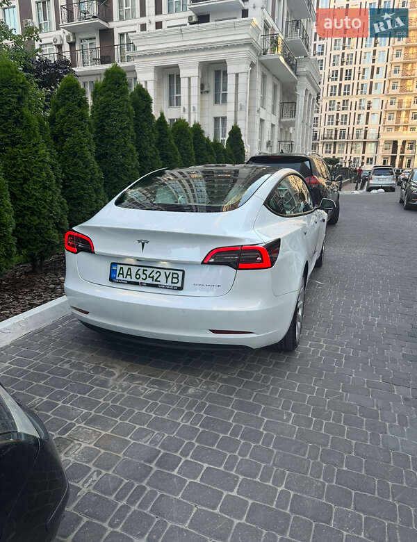 Седан Tesla Model 3 2021 в Киеве