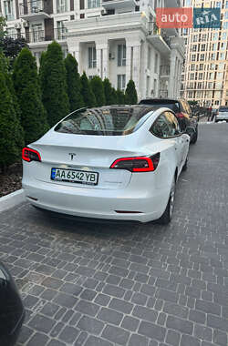 Седан Tesla Model 3 2021 в 