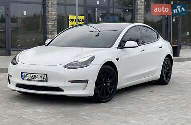 Седан Tesla Model 3 2021 в 