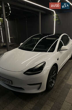 Седан Tesla Model 3 2021 в 