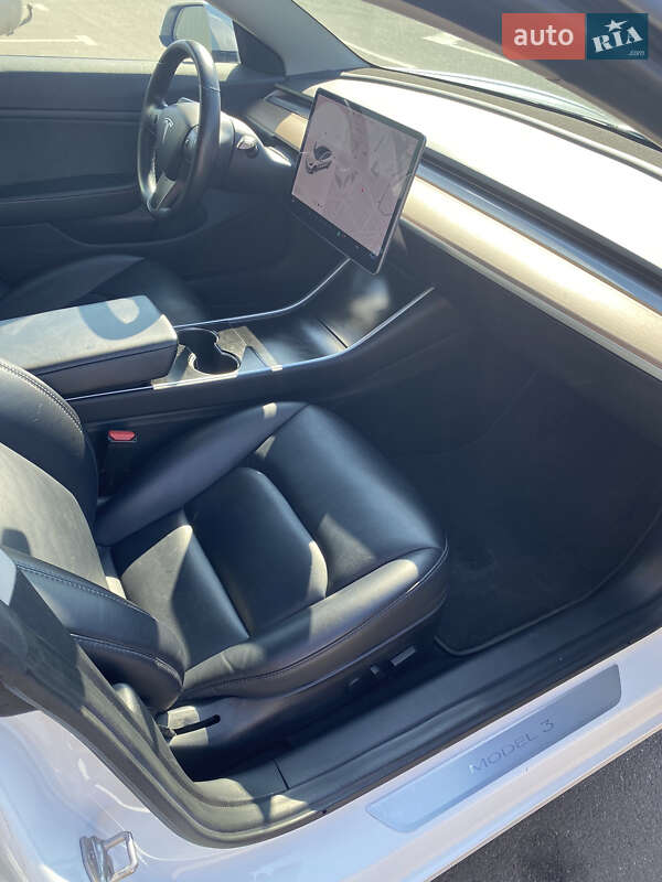 Седан Tesla Model 3 2018 в Киеве