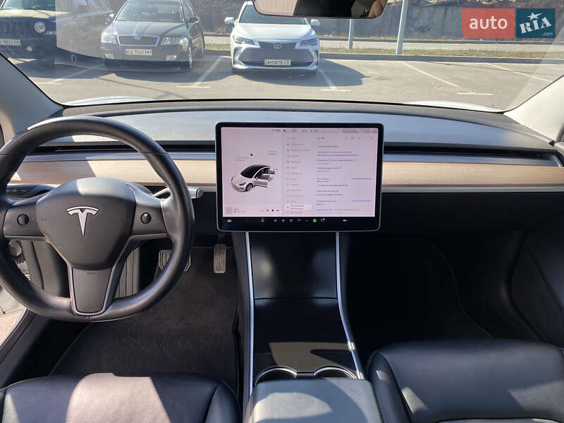 Седан Tesla Model 3 2018 в Киеве