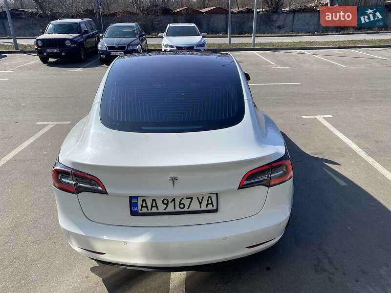 Седан Tesla Model 3 2018 в Киеве