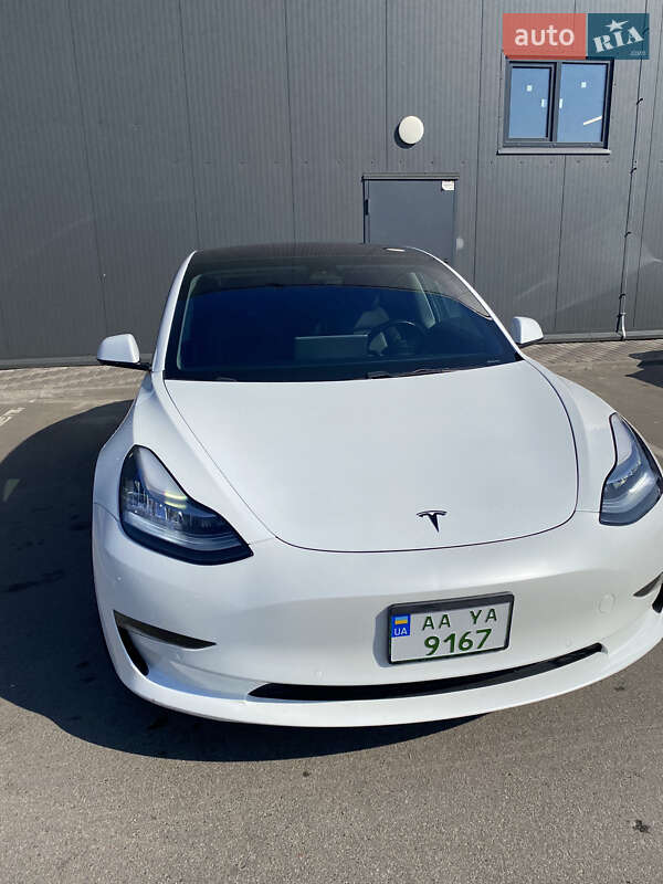 Седан Tesla Model 3 2018 в Киеве