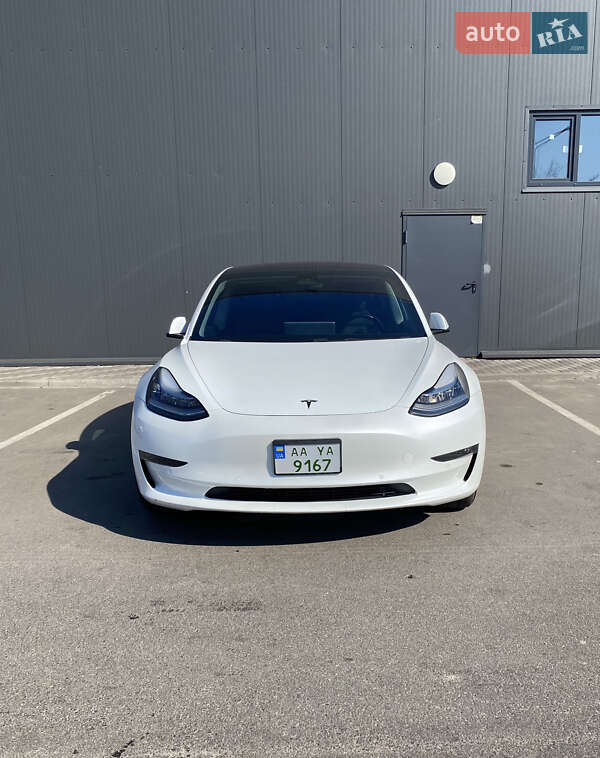 Седан Tesla Model 3 2018 в Киеве