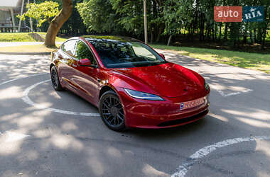 Седан Tesla Model 3 2024 в 