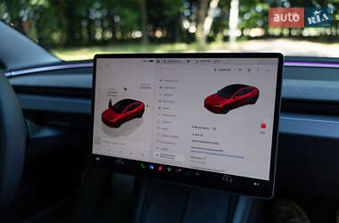 Седан Tesla Model 3 2024 в 
