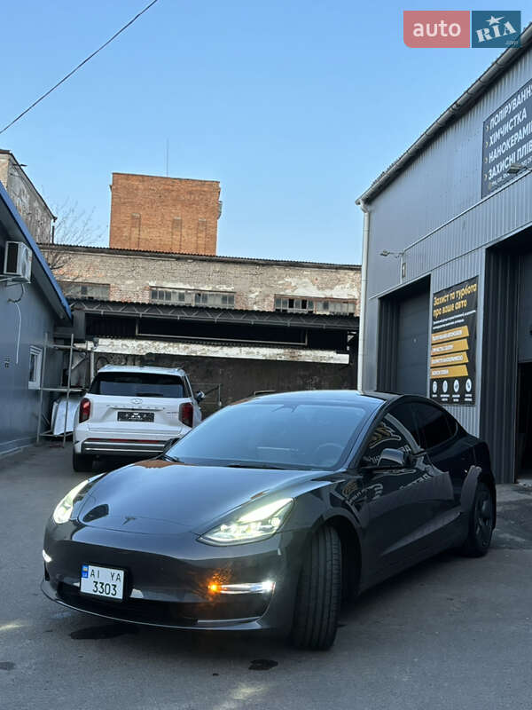 Седан Tesla Model 3 2023 в 