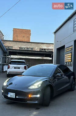 Седан Tesla Model 3 2023 в 