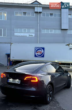 Седан Tesla Model 3 2023 в 