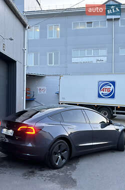 Седан Tesla Model 3 2023 в 