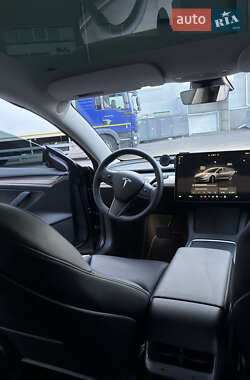 Седан Tesla Model 3 2023 в 