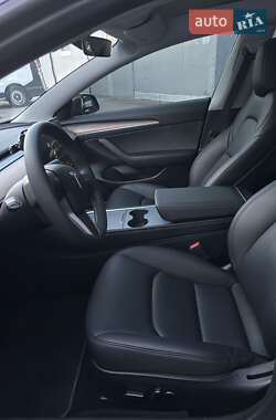 Седан Tesla Model 3 2023 в 
