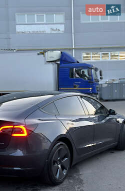 Седан Tesla Model 3 2023 в 