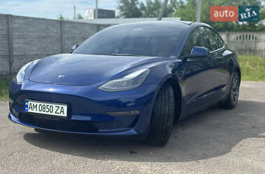 Седан Tesla Model 3 2022 в 