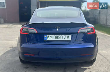 Седан Tesla Model 3 2022 в 
