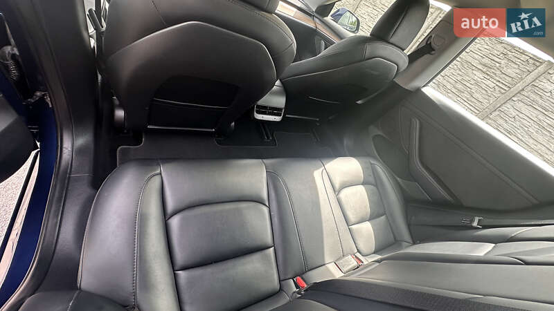 Седан Tesla Model 3 2022 в Києві