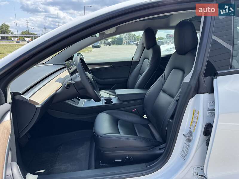 Седан Tesla Model 3 2021 в Кременчуці