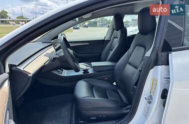 Седан Tesla Model 3 2021 в 