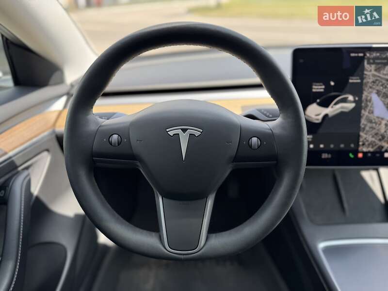 Седан Tesla Model 3 2021 в Кременчуці