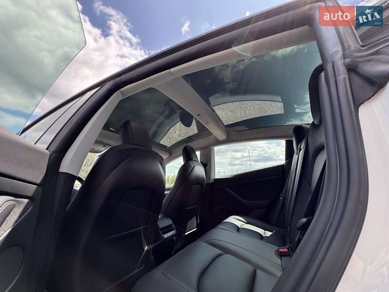 Седан Tesla Model 3 2021 в Кременчуці