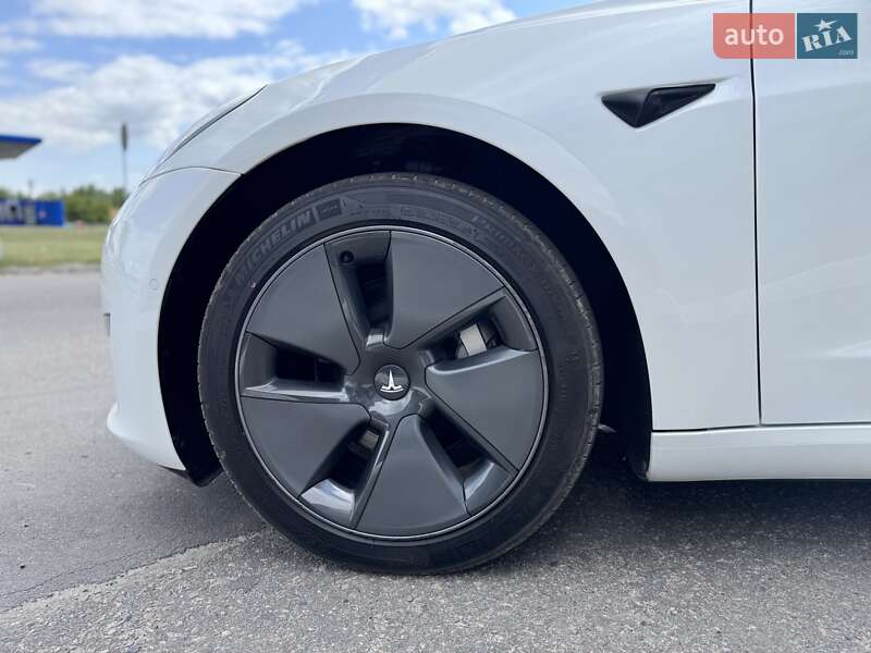Седан Tesla Model 3 2021 в Кременчуці