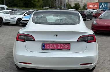 Седан Tesla Model 3 2023 в 
