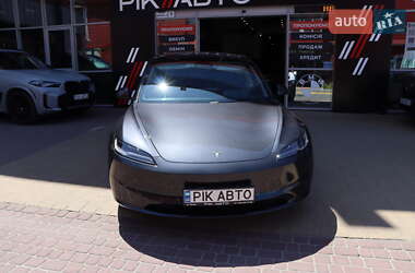 Седан Tesla Model 3 2024 в 
