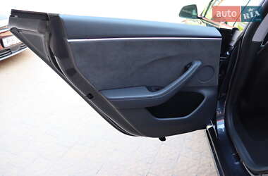 Седан Tesla Model 3 2024 в 