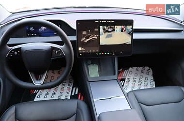 Седан Tesla Model 3 2024 в 