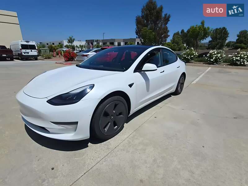 Седан Tesla Model 3 2021 в 