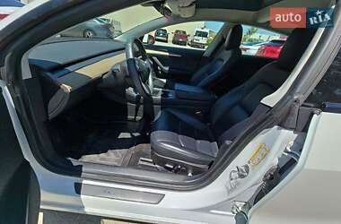 Седан Tesla Model 3 2021 в 