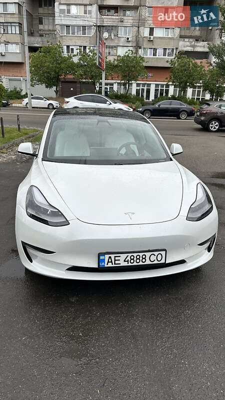 Седан Tesla Model 3 2021 в Днепре