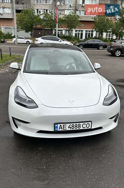 Седан Tesla Model 3 2021 в 