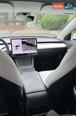 Седан Tesla Model 3 2021 в 