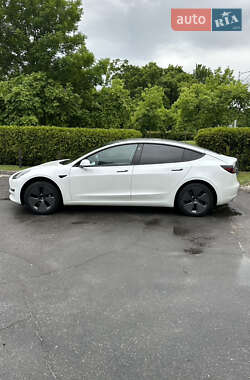 Седан Tesla Model 3 2021 в 