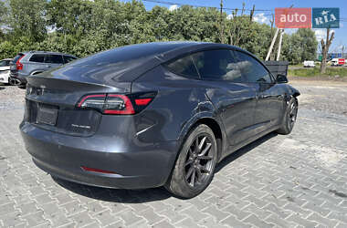 Седан Tesla Model 3 2022 в 