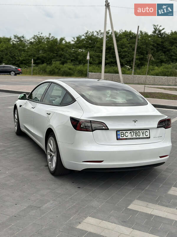 Седан Tesla Model 3 2022 в Мостиске