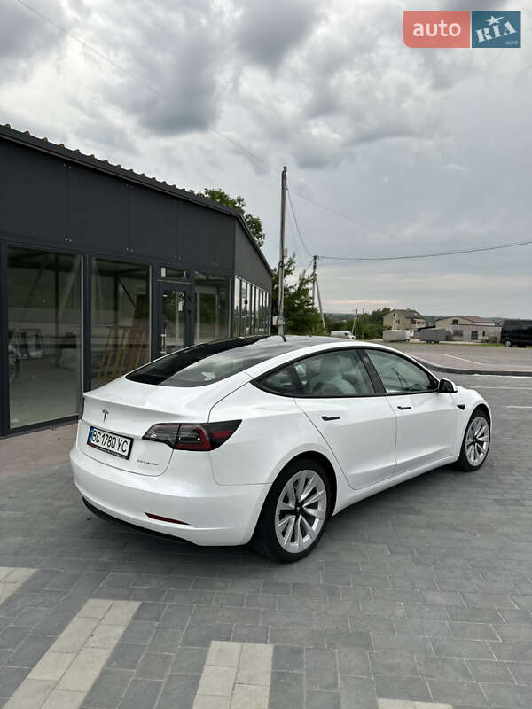 Седан Tesla Model 3 2022 в Мостиске
