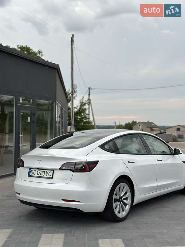 Седан Tesla Model 3 2022 в Мостиске